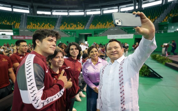 Reconocen talento de deportistas de alto rendimiento