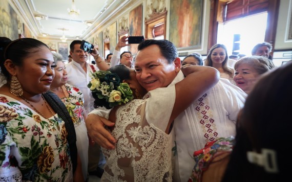 Presentan libro sobre el bordado maya en Yucatán
