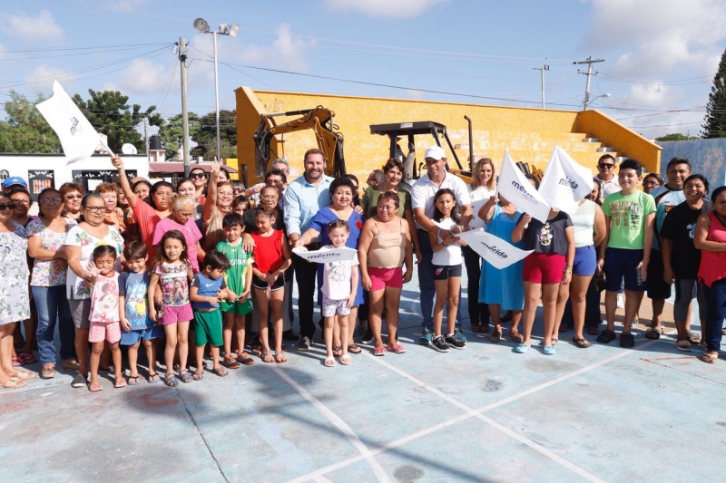 Dan banderazo de inicio de obras en parques meridanos