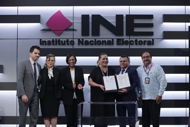 Firman convenio de colaboración el Iepac y el INE