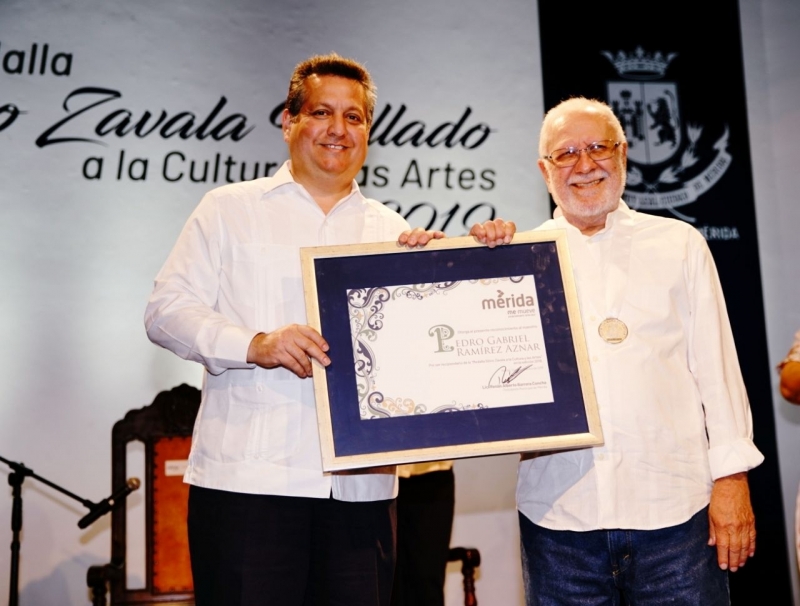 Gabriel Ramírez Aznar recibe la medalla “Silvio Zavala Vallado”