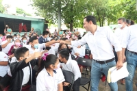 Vila continúa entrega de apoyos de “Impulso Escolar”