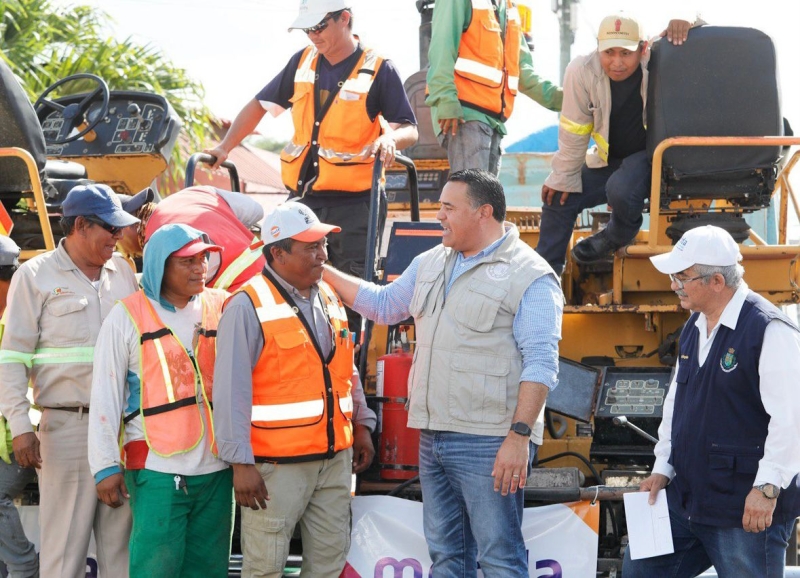 Supervisa Renán repavimentación de calles en Villa Magna Sur