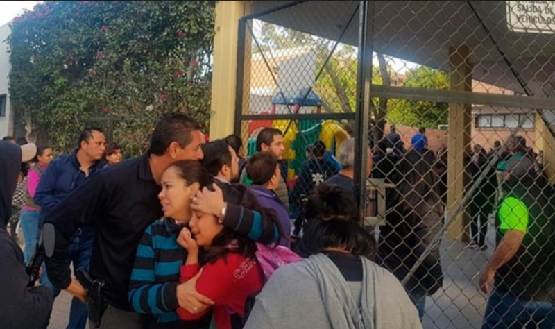 Ataque de menor armado en colegio de Torreón deja dos muertos
