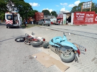 Encontronazo de motocicletas en la Miraflores