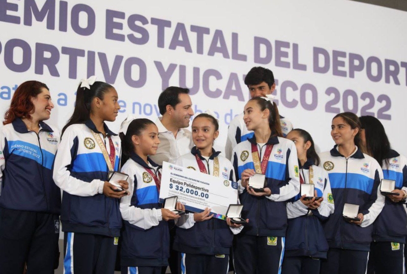 Entrega Vila Dosal el Premio Estatal del Deporte