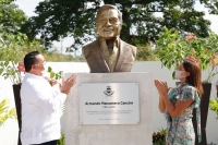 Develan busto en honor a Armando Manzanero