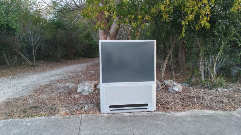 Tiran enorme televisor en Parque Arqueobotánico Anikabil