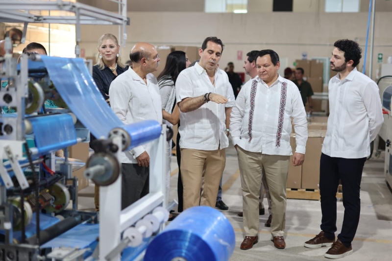 Inaugura "Huacho" planta manufacturera de insumos médicos