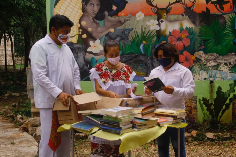 Incrementan acervo bibliográfico en Yaxunah