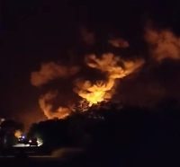 Incendio devora bodega con plásticos y madera en Umán 