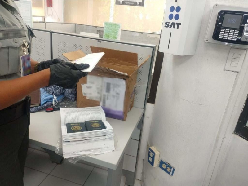 Decomisan 15 pasaportes apócrifos en el Aeropuerto de Mérida