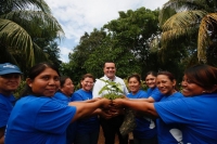 Reconoce alcalde labor de trabajadoras del vivero municipal