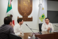 D&iacute;az Mena se re&uacute;ne con integrantes de la Canainca