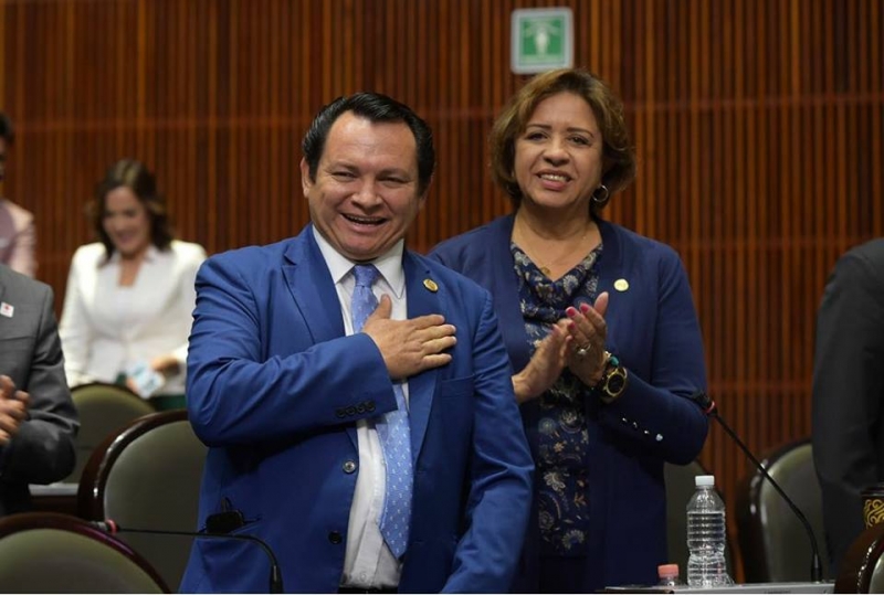 Pide licencia "Huacho" Díaz Mena a diputación federal