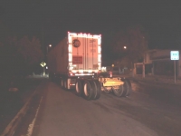 Se desengancha remolque de tráiler en movimiento