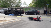 Vehículo militar atropella y mata a motociclista
