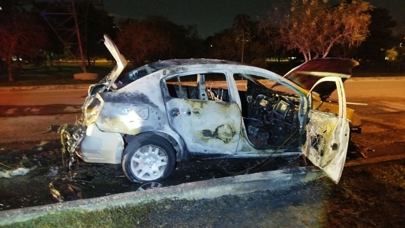 Fuego consume Sentra en Caucel