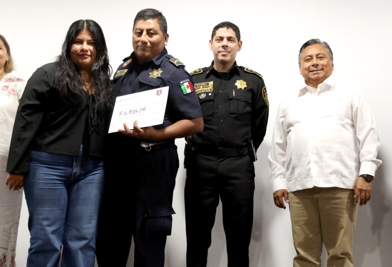 Respaldan con becas a hijas e hijos de policías de Yucatán