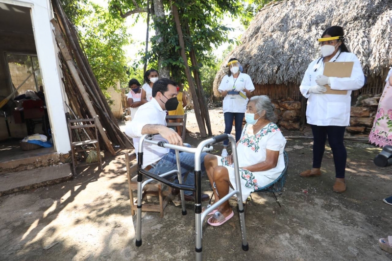 Vila Dosal constata servicios de “Médico a domicilio” en Teabo