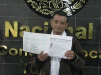 Certifica Ieaey a trabajador del INE