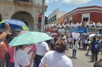 Manifestación impide festejo melenudo por la Plaza Grande