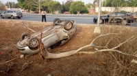 Volcadura en periférico de Mérida deja un lesionado