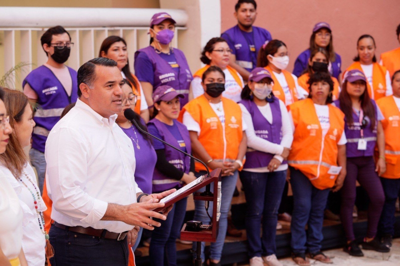 Renán Barrera da banderazo de salida a Brigada Violeta