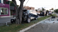 Choca y abandona su vehículo en el lugar del siniestro 