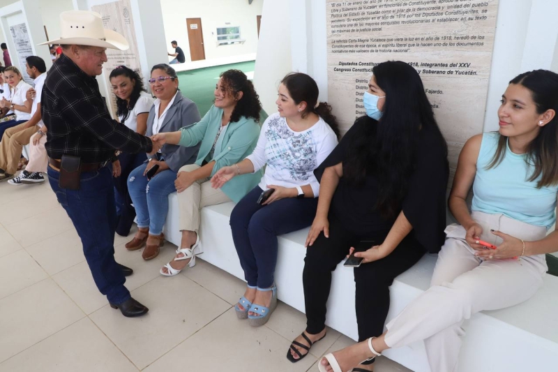 Realizan convivio para los trabajadores del Congreso de Yucatán