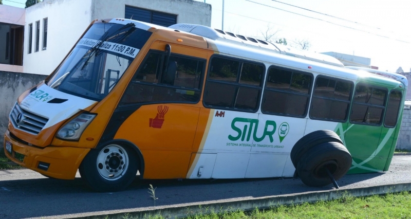 Autobús del Situr sufre inusual se accidente