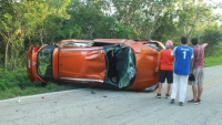 Familia sufre siniestro en carretera  Kinchil-Celestún