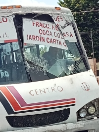 Falla en camión afecta a pasajeros