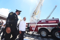 Entrega Vila vehículos y equipamiento a bomberos de la SSP