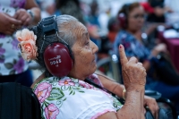 DIF Yucat&aacute;n entrega aparatos auditivos gratuitos