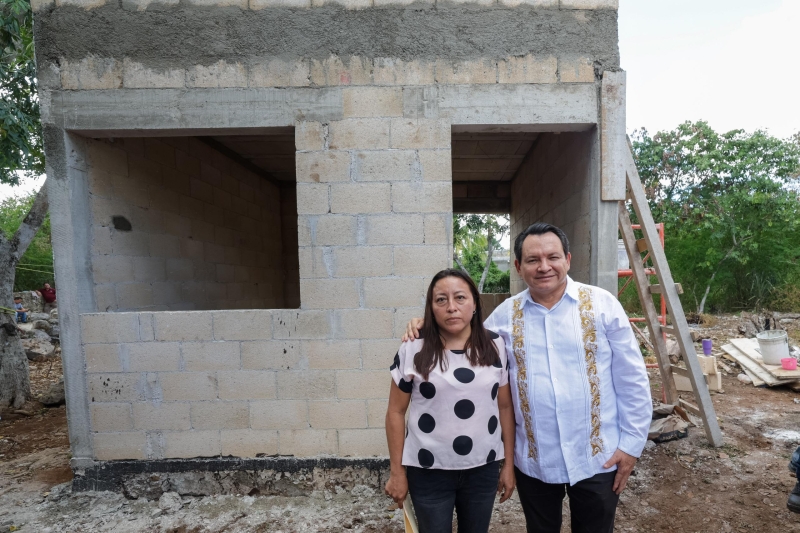 Díaz Mena entrega acciones de vivienda en Cuzamá