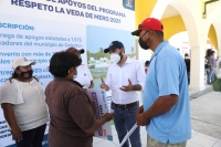 Vila Dosal encabeza entrega de apoyos a pescadores ribereños