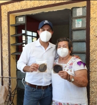 Vila visita negocio de tablillas de chocolate en Sinanché