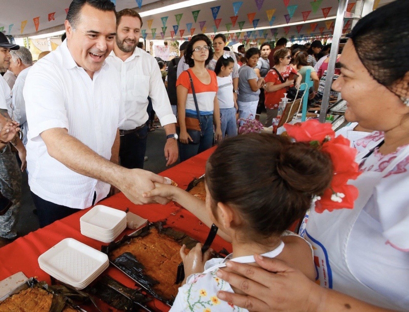 Inaugura Renán Barrera tercera Feria del Mucbilpollo en San Sebastián