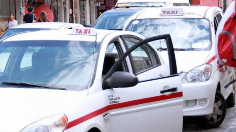 Taxistas esperan reglamentación de botón del pánico