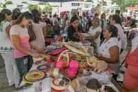Artesanos yucatecos participan en bazar del DIF