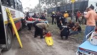 Siniestro vial en la Umán-Mérida deja 10 heridos