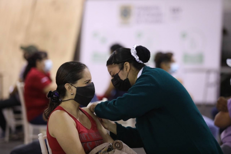 Aplicarán segunda dosis de vacuna Pfizer a rezagados en Mérida