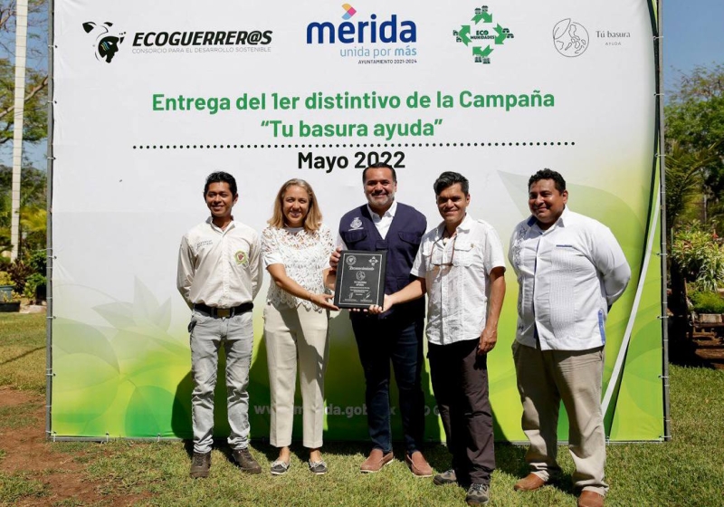 Comuna recibe distintivo por fomentar cultura ambiental