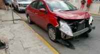 Choque en el Centro de Mérida deja daños materiales 