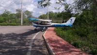 Avioneta aterriza de emergencia en carretera de Yucatán