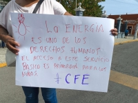 Niños en riesgo por falta de luz en escuela