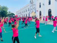 Realizan activación física por la lucha contra el cáncer de mama