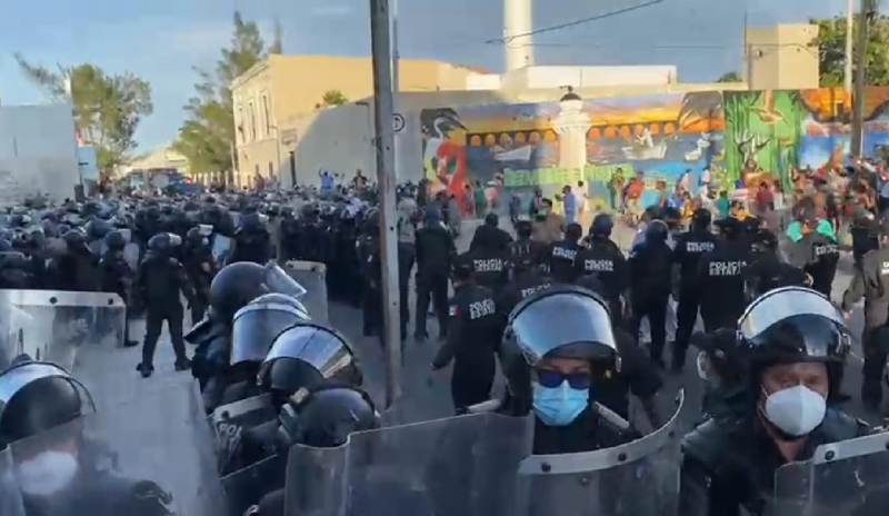 Policía disuelve protesta del muelle de Progreso