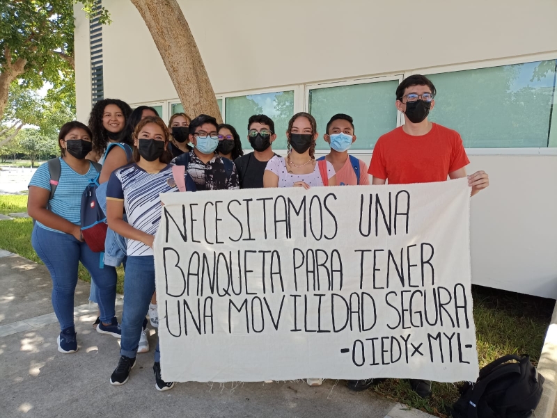 Estudiantes de la UADY exigen infraestructura peatonal 